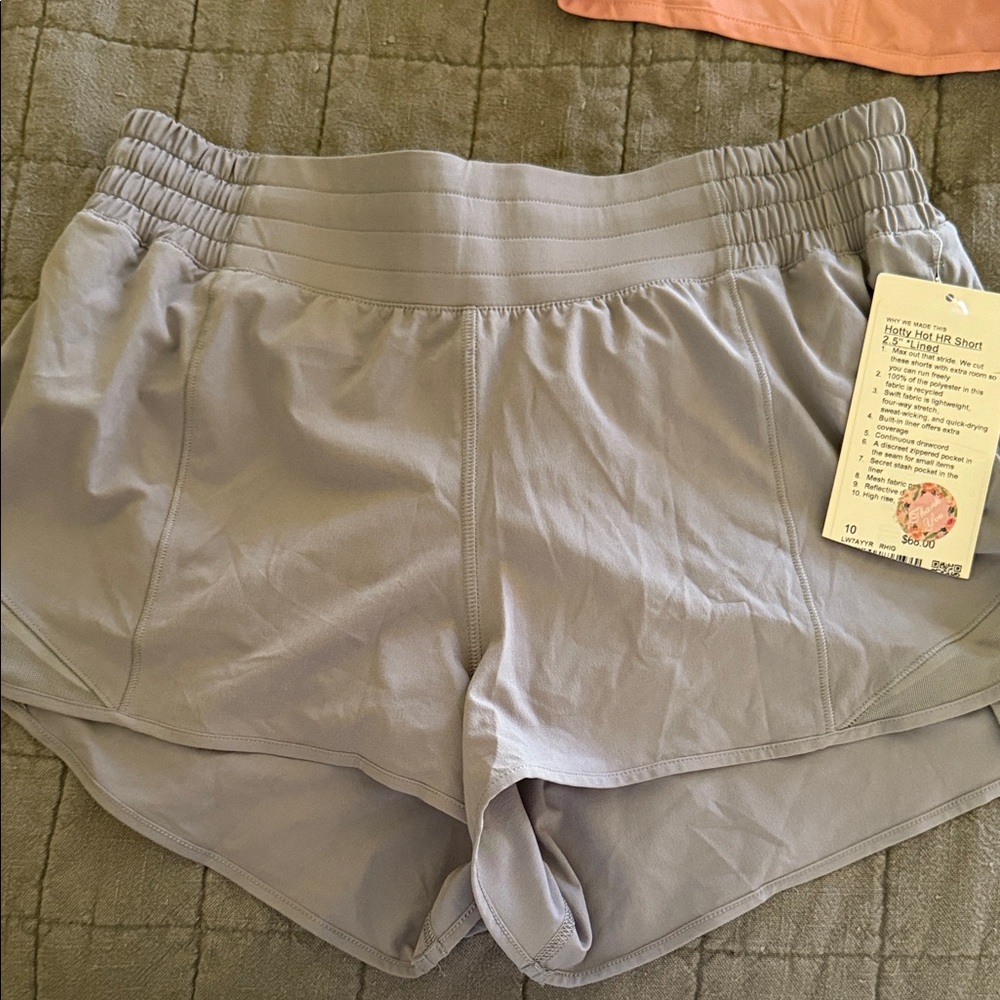Lululemon Hotty Hot 2.5 inch Shorts